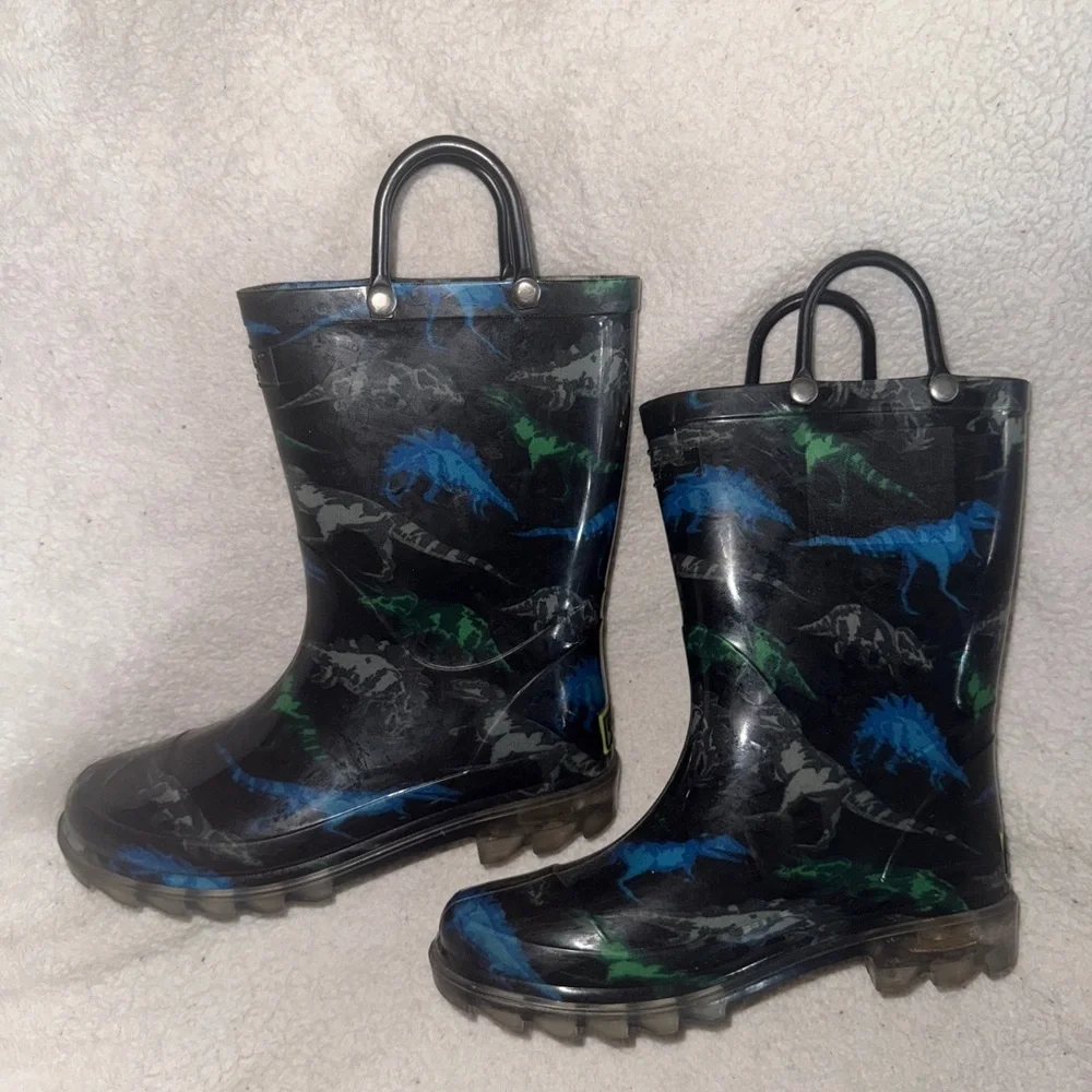 Western Chief Kids Dinosaur Light Up Rainboot | Size 13 | Black | Blue | Green |